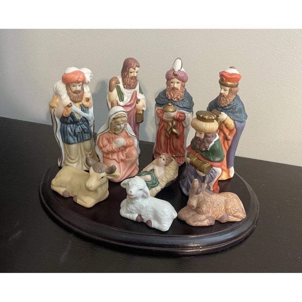 Vintage International Bazaar 10 Piece Porcelain Nativity Set Wooden Base
